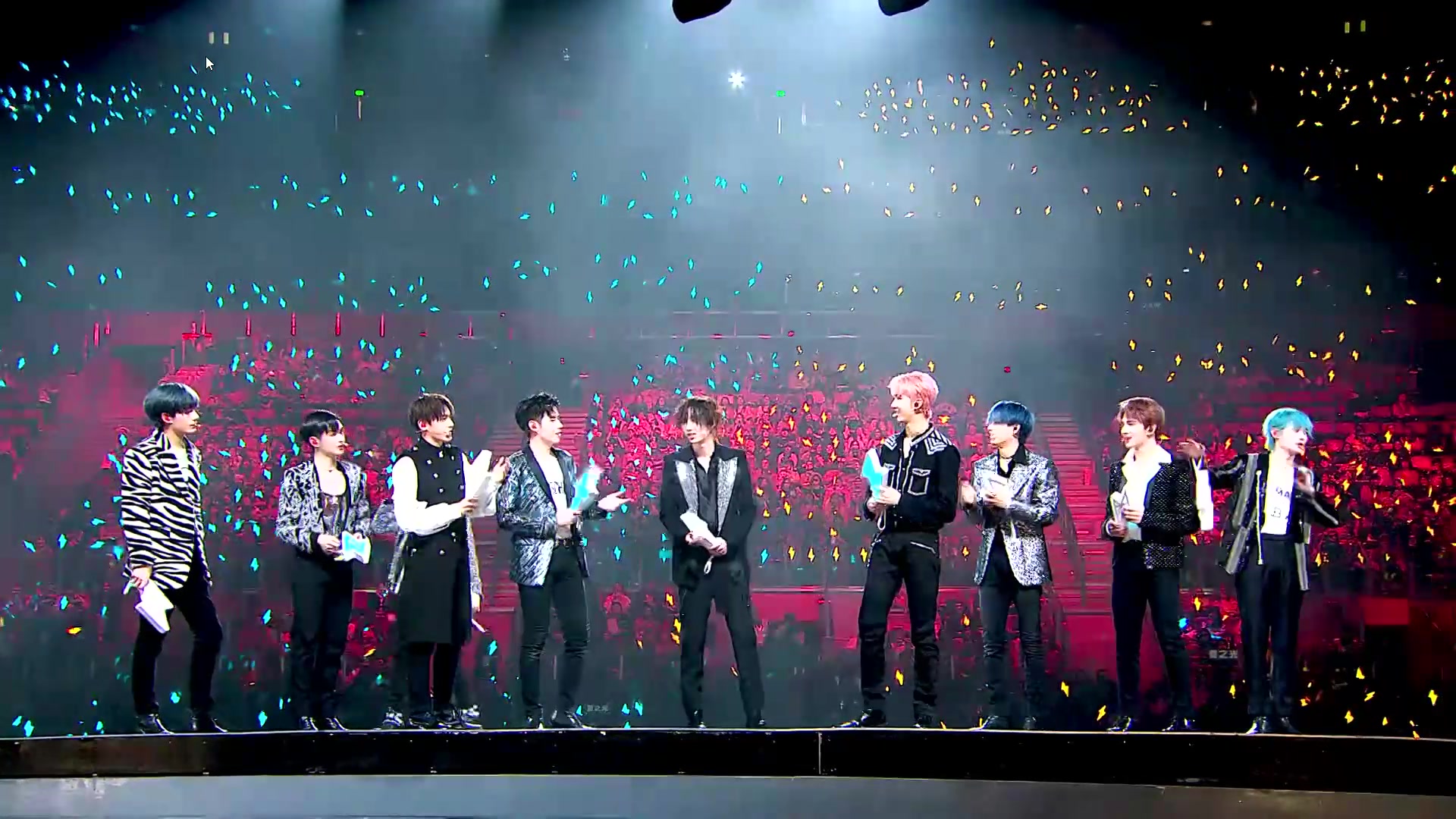 【r1se】在舞台上帅帅的拽拽的 一说话演唱会变味了 那不对 那真捕栽