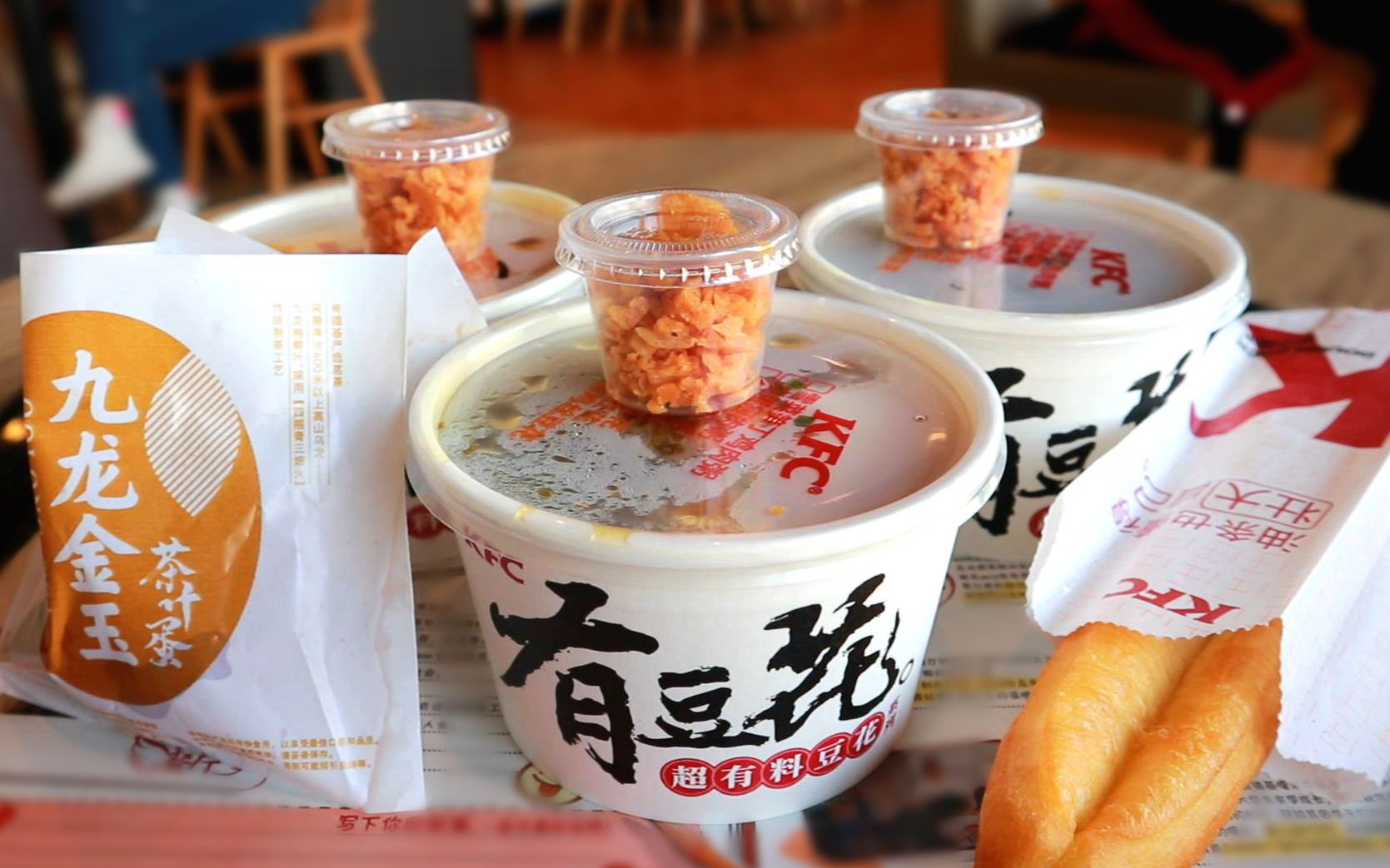 肯德基新出的鸡丝豆花,9块钱一碗,还真的挺好吃哦