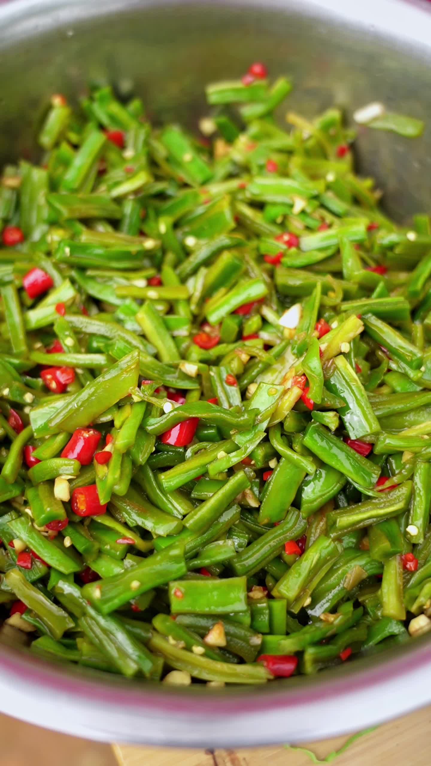 简单凉拌一下,脆脆爽口的贡菜干就出来了