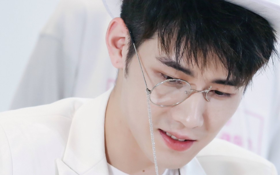 r1se重庆签售会任豪