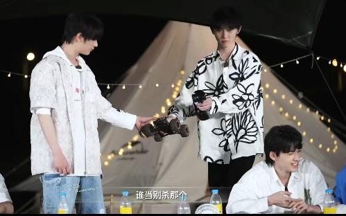 【祺鑫/马嘉祺&丁程鑫】还得是家长组啊,玩具车也能被玩出家属感