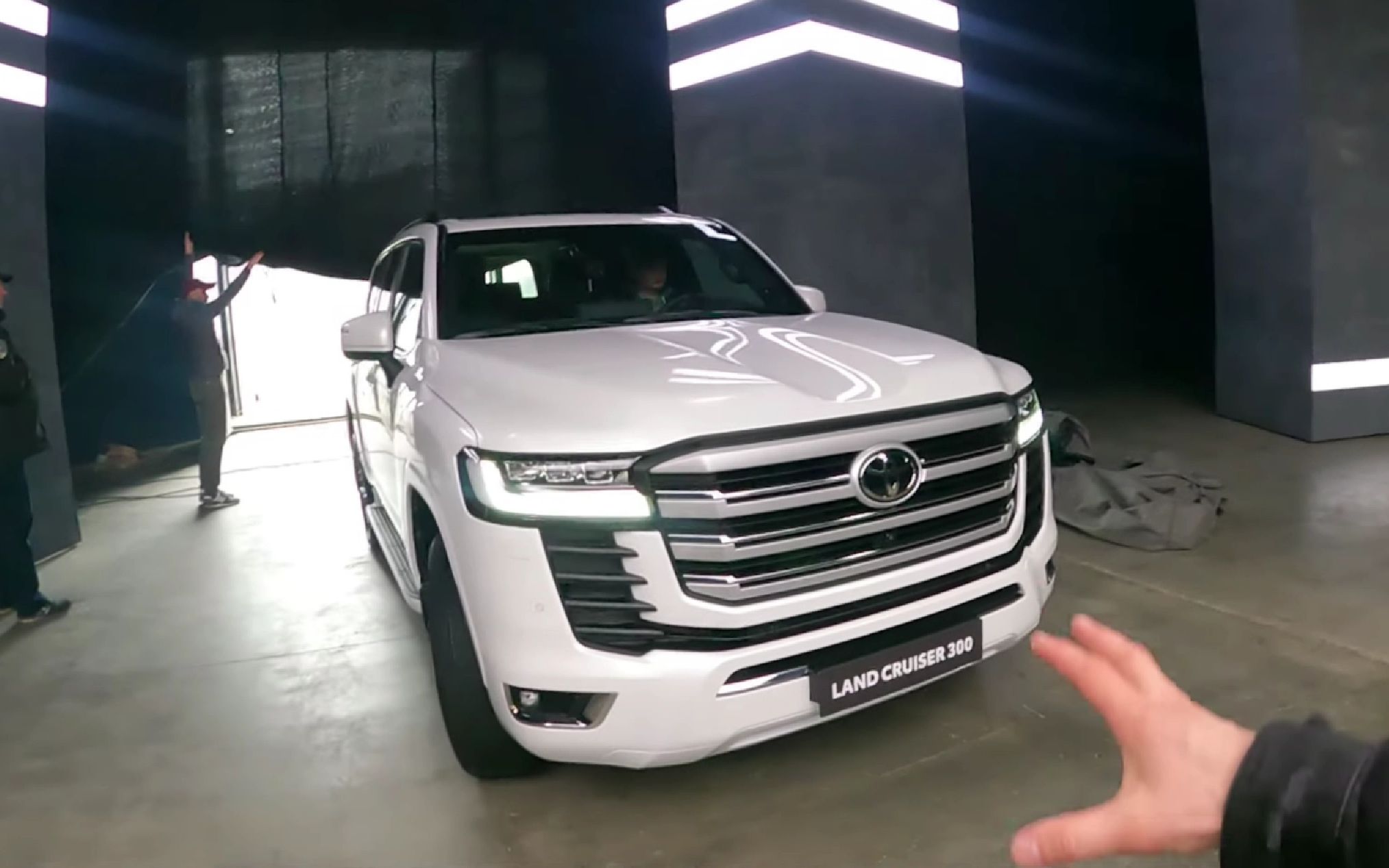 全新丰田兰德酷路泽lc300第一视角首发评测70周年版