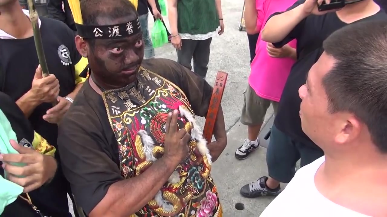 台湾神来也普渡公吃很多槟榔