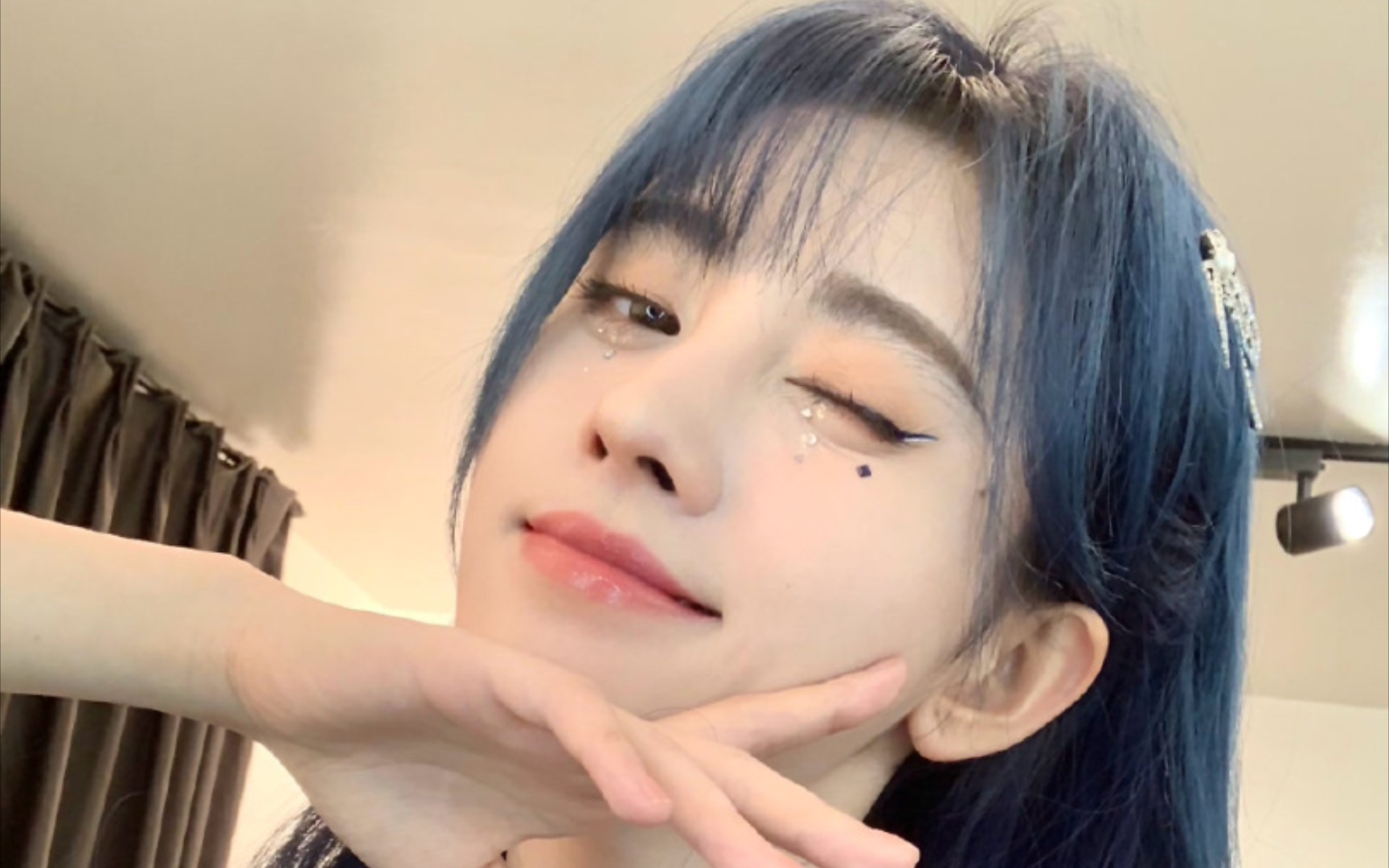 【鞠婧祎】spes诗裴丝鸢尾蓝染发剂&211217微博更新