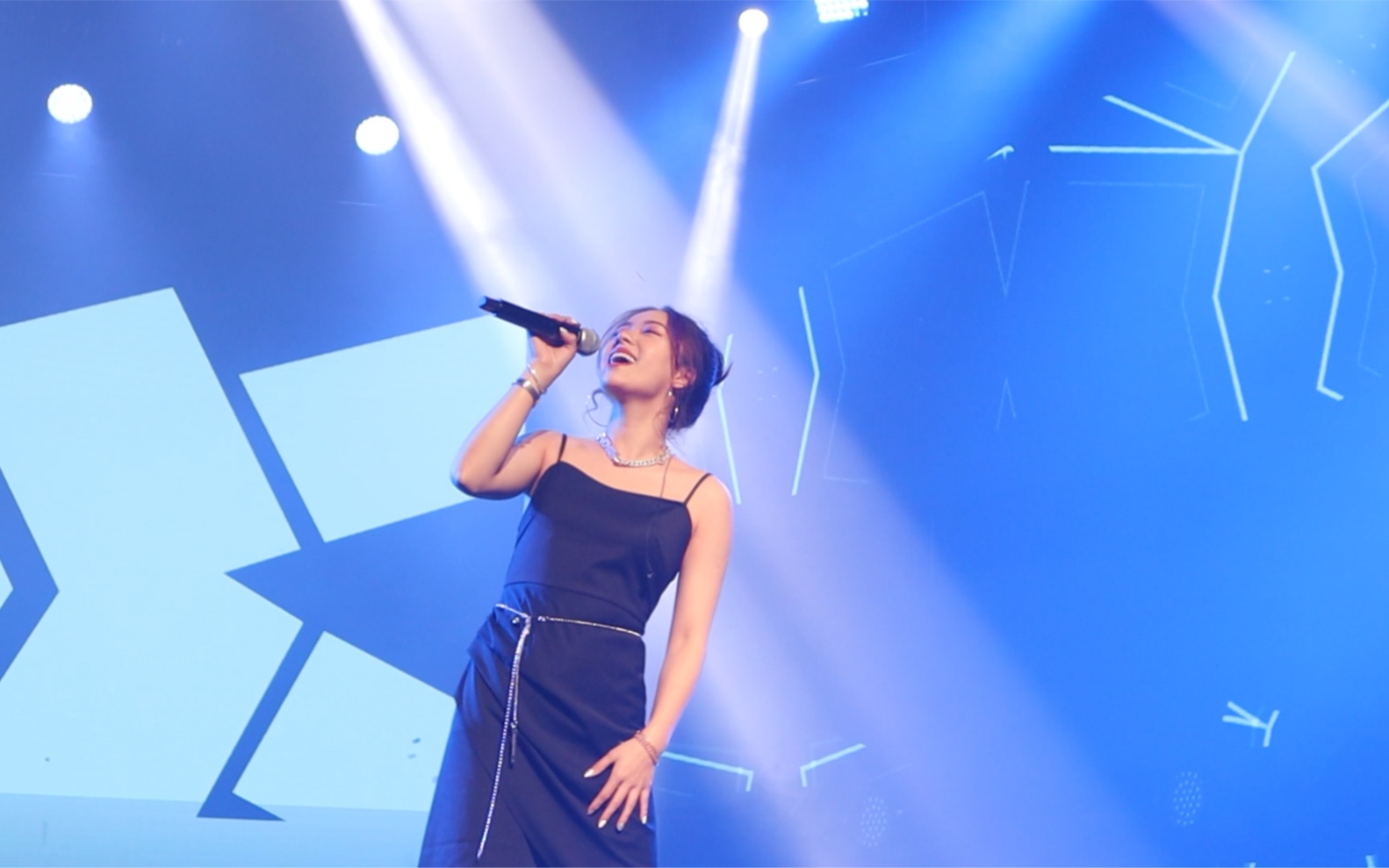 [阿达娃·210613自定艺畅游夜]-偏听偏信