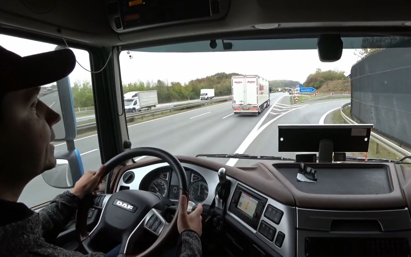 【第一视角】疲劳驾驶 俄罗斯城村 卡车司机都很爱自言自语 驾驶daf