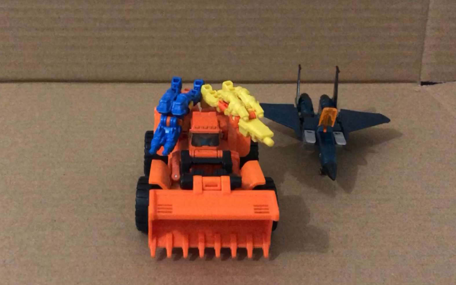 隔壁王哥的玩具分享8变形金刚idw大铁铲