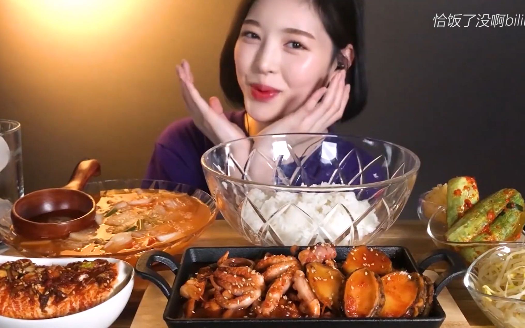 boki韩国吃播小姐姐深渊巨口辣炒鱿鱼鲍鱼泡菜汤