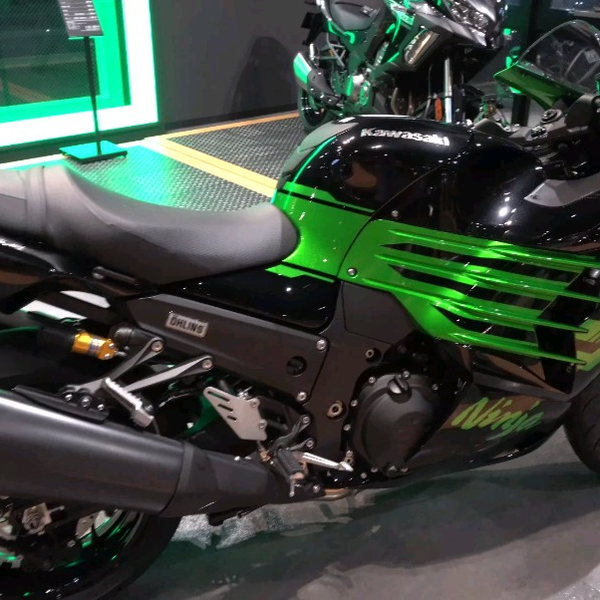 2020款猎隼者川崎六眼魔神高级版Ninja ZX-14R HIGH GRADE 车展实拍绿色 