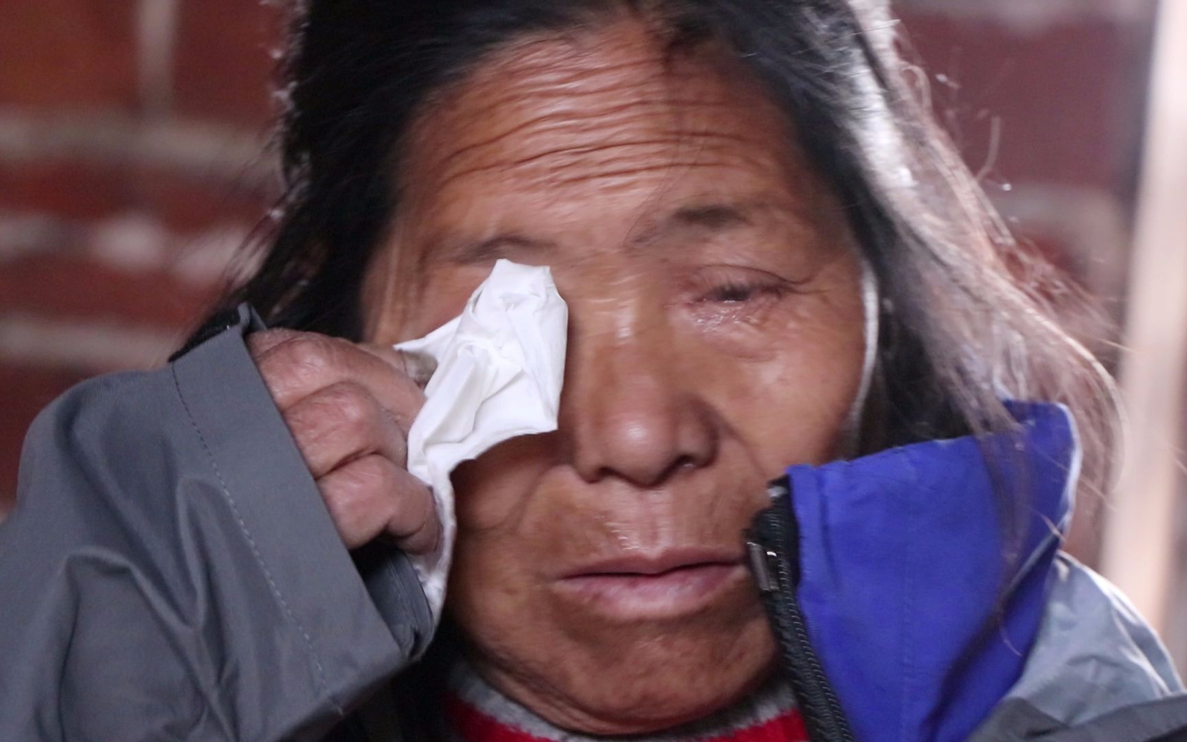 农村老奶奶流泪那一刻,我的心碎满一地,你是最伟大的奶奶