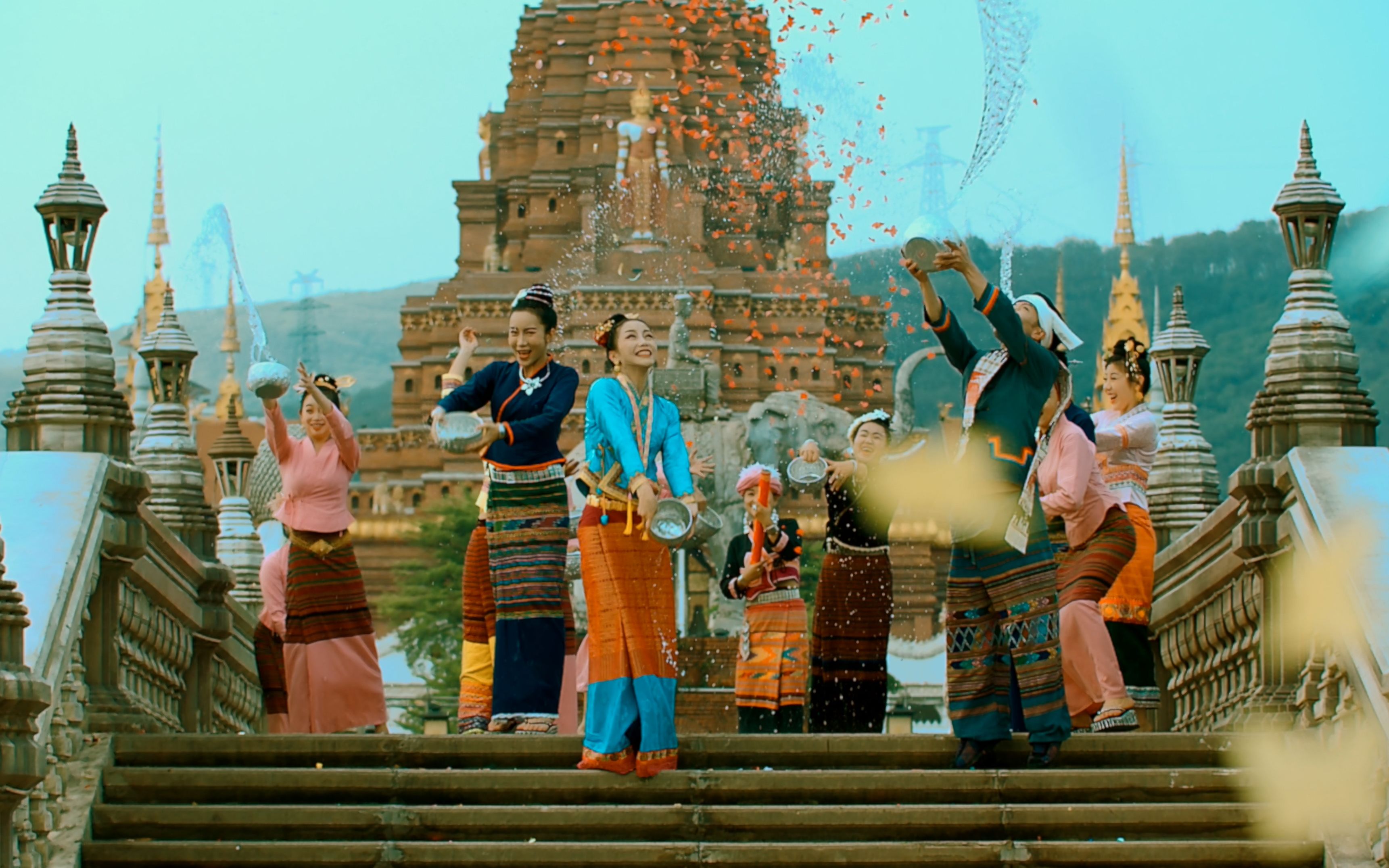 活动  西双版纳泼水节神曲《一起泼水一起嗨》