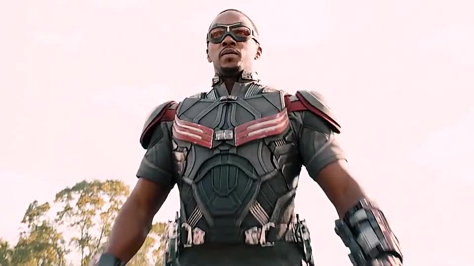 漫威蚁人单独闯入复仇者联盟内部,却被猎鹰发现,蚁人大战猎鹰