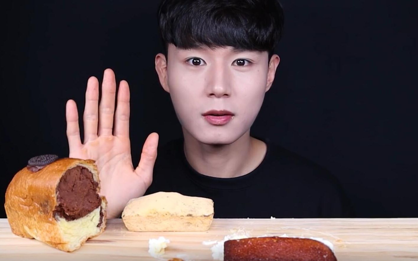 【大口吃播】kgxhwang 今天是我最喜欢吃的石樱桃面包甜点噢!