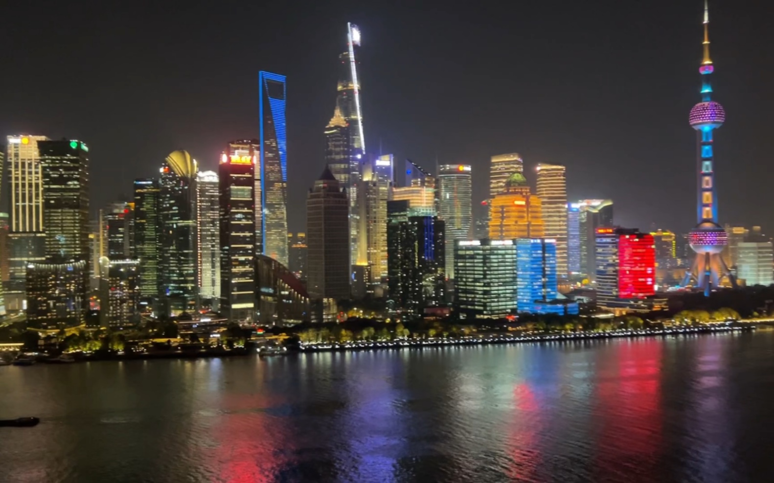 陆家嘴的夜景 北外滩新外滩花苑大一房
