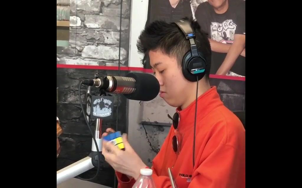 【rapperの日常】七哥rich brian在40秒之内还原一个被任意打乱的三阶