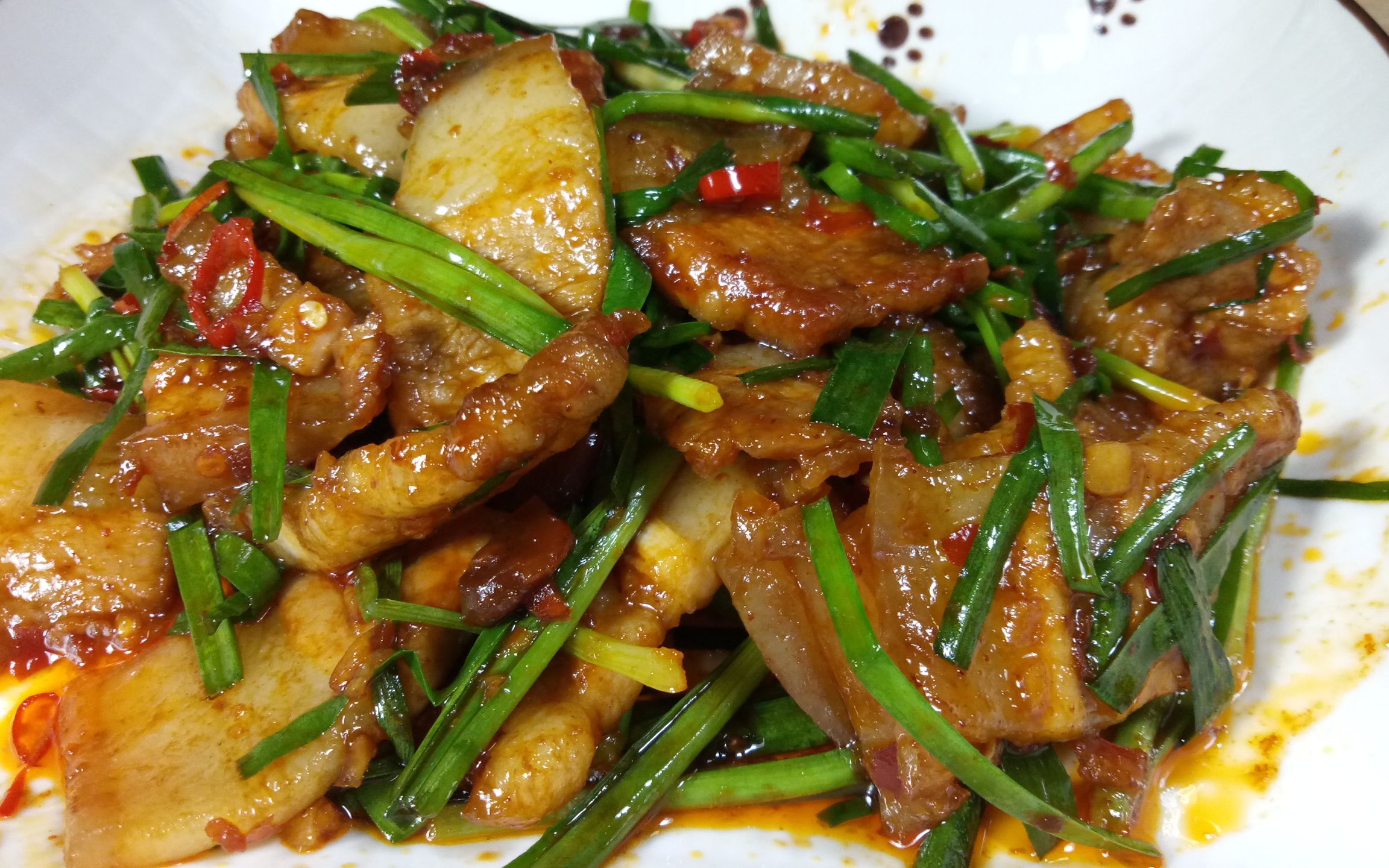 饭店最火的菜五花肉炒韭菜好吃不油腻拿来下酒下饭都很不错