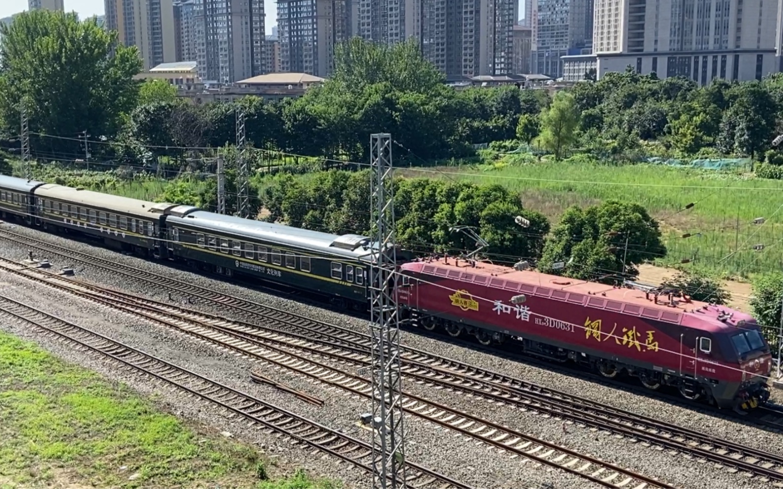 许愿显灵钢人铁马631号洋柿子牵引西局交友列车57090次宝鸡归来接近