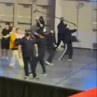 Video herunterladen: 【国旻】公主抱后续，同车回家!!! BTS  PERMISSION TO DANCE ON STAGE - LAS VEGAS  DAY 2 😘#国旻#…