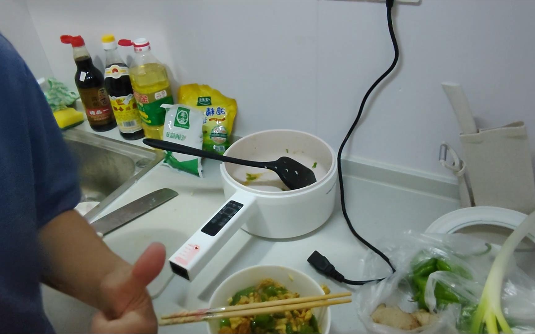 大学生暑假工首次尝试自己做饭,欢迎评论指正