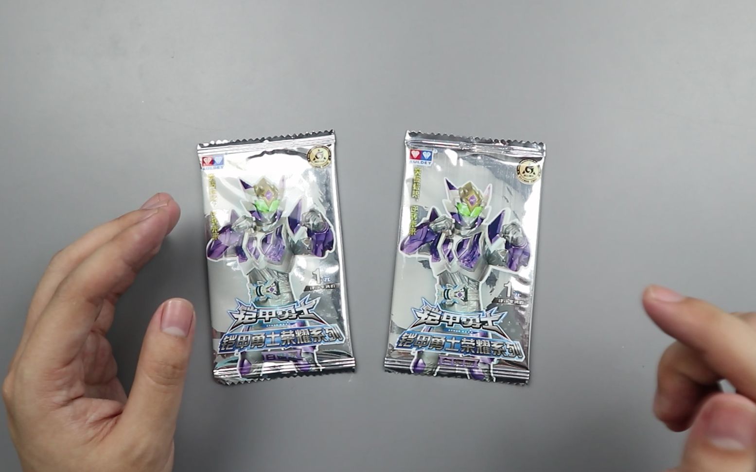 一元一包的正版铠甲勇士卡包里面能开出什么呢