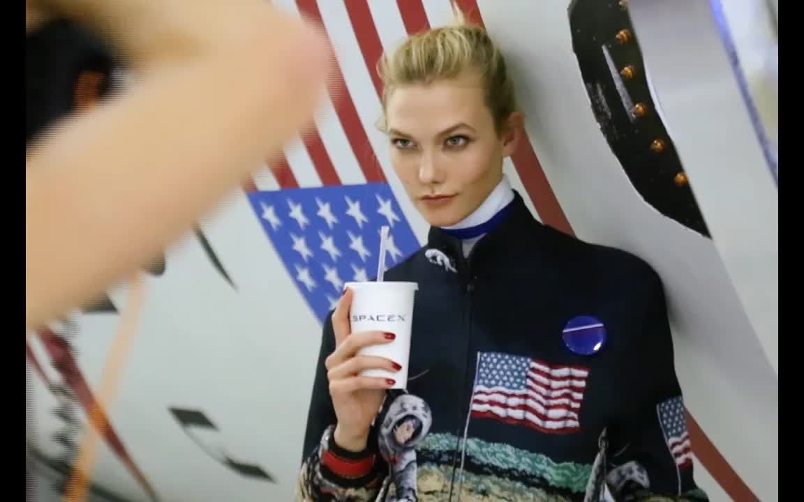 【Klossy】在火箭工厂拍摄杂志封面 Cover Shoot at a Rocket Factory Karlie Kloss哔哩哔哩bilibili