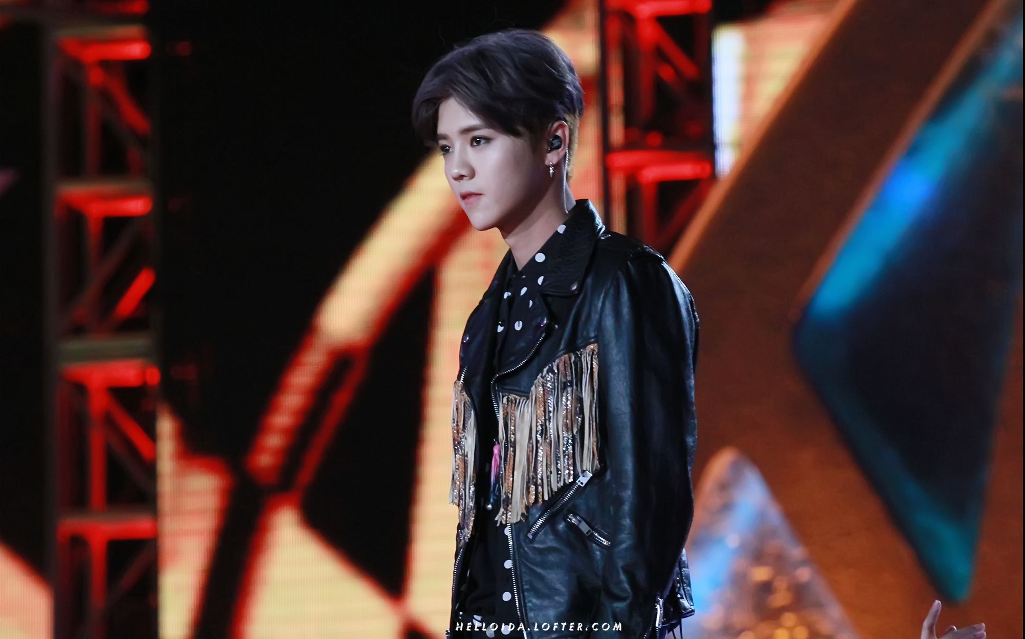 鹿晗致爱深圳跨年舞台