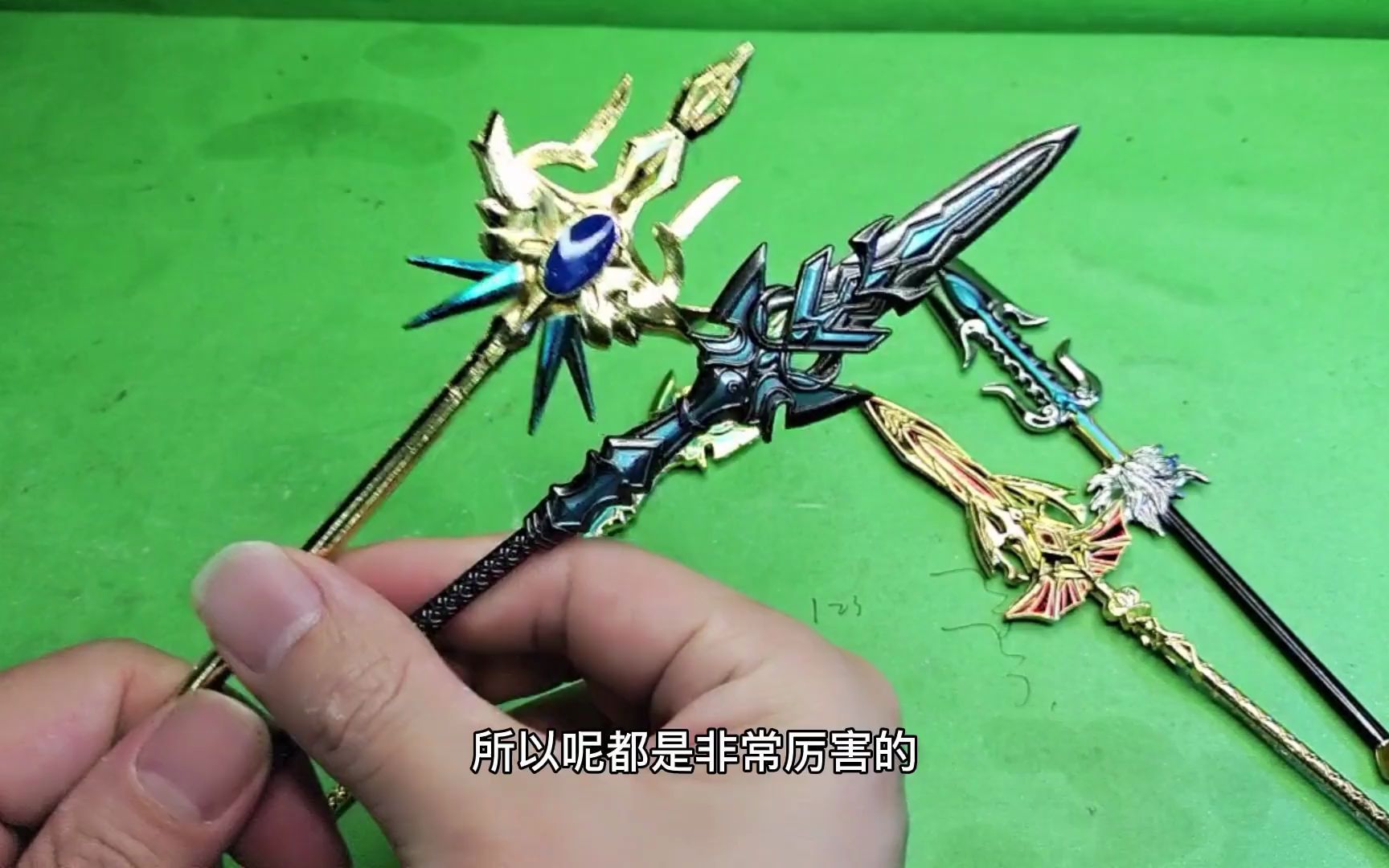 【玩具开箱】斗罗大陆枪和戢开箱,蓝银霸王枪够炫酷,海神三叉戟够威猛