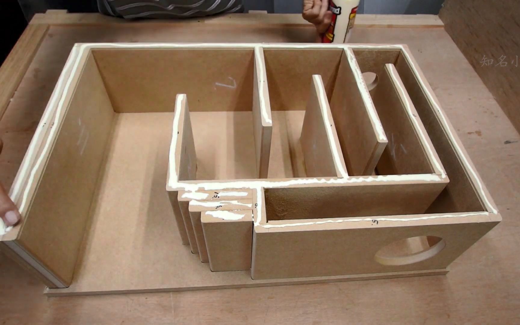 参照长冈铁男的《音箱制作精选》内的设计,diy一对迷宫号角箱_哔哩