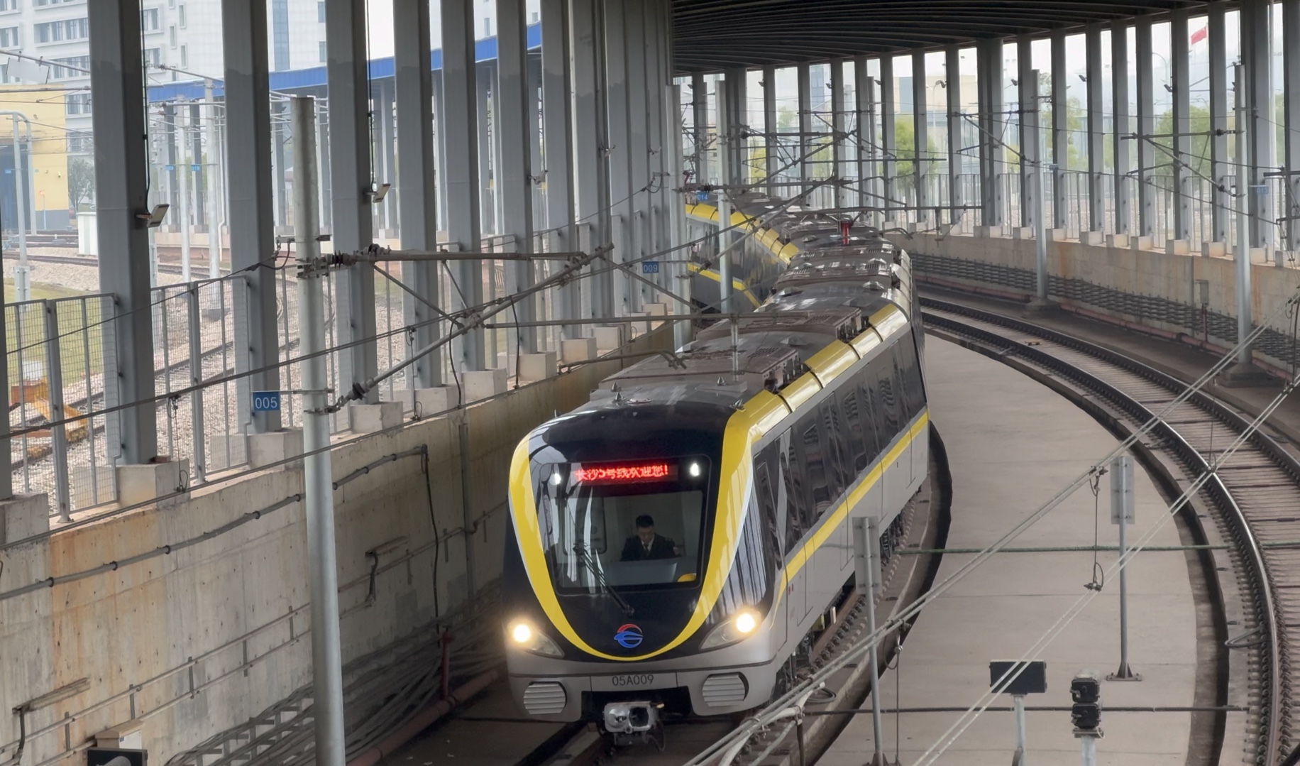 5号线009010水渡河出库 永磁高清起步