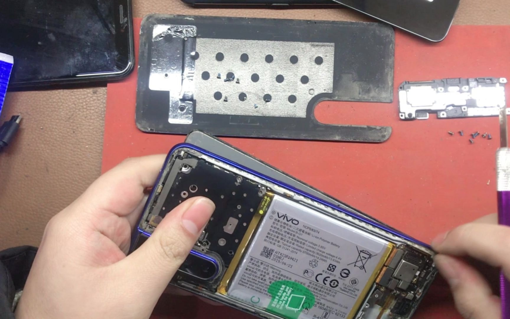 千元vivo s1 pro手机,换屏幕总成,几百元出手合适不?