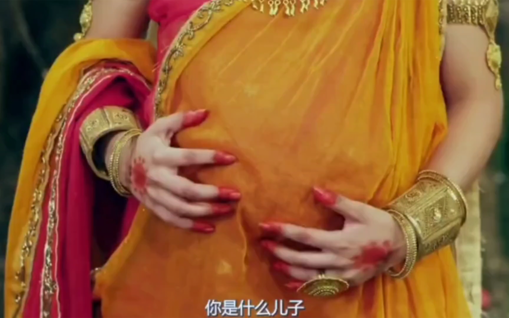 孕妇猛烈捶打肚子只为孩子早点出生