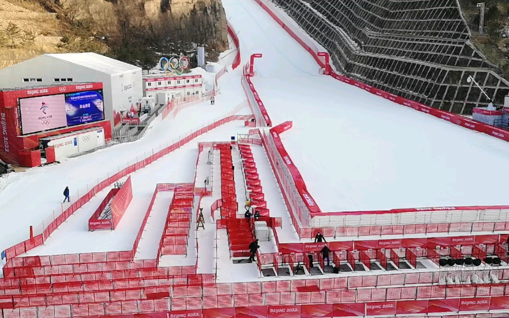 国家高山滑雪中心现场播放《潍坊的爱》哔哩哔哩bilibili