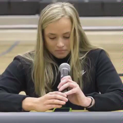 hailey van lith 择校 路易斯维尔红雀队!