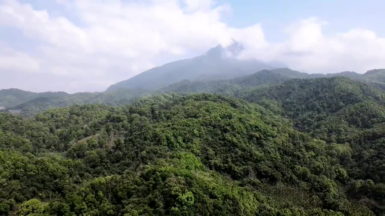 实拍海南第一高山,五指山,海拔1867米,真的好壮观呀!