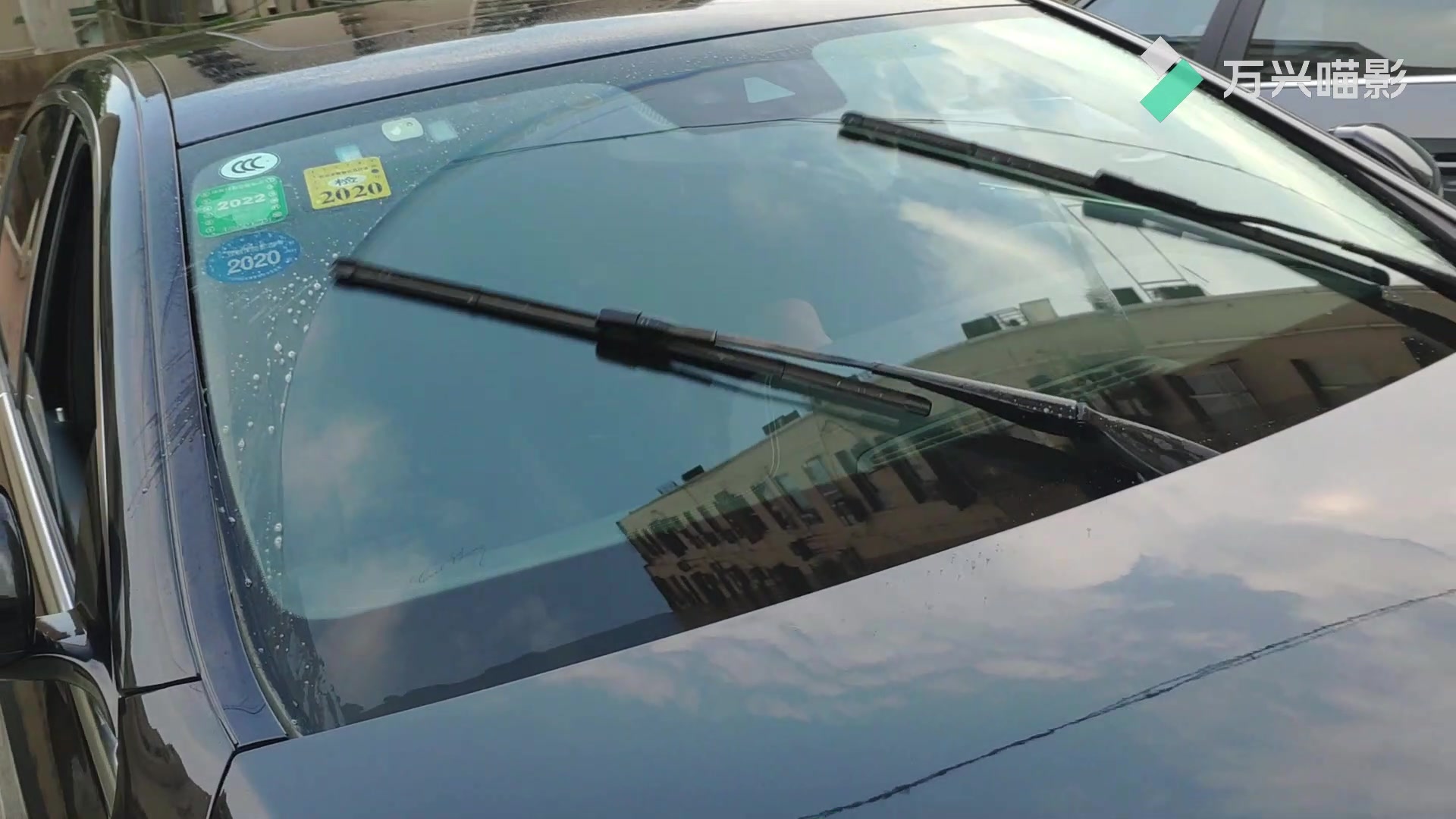 奔驰glse300c200lclaglaclsa200l原装雨刮换胶条前后视频对比效果