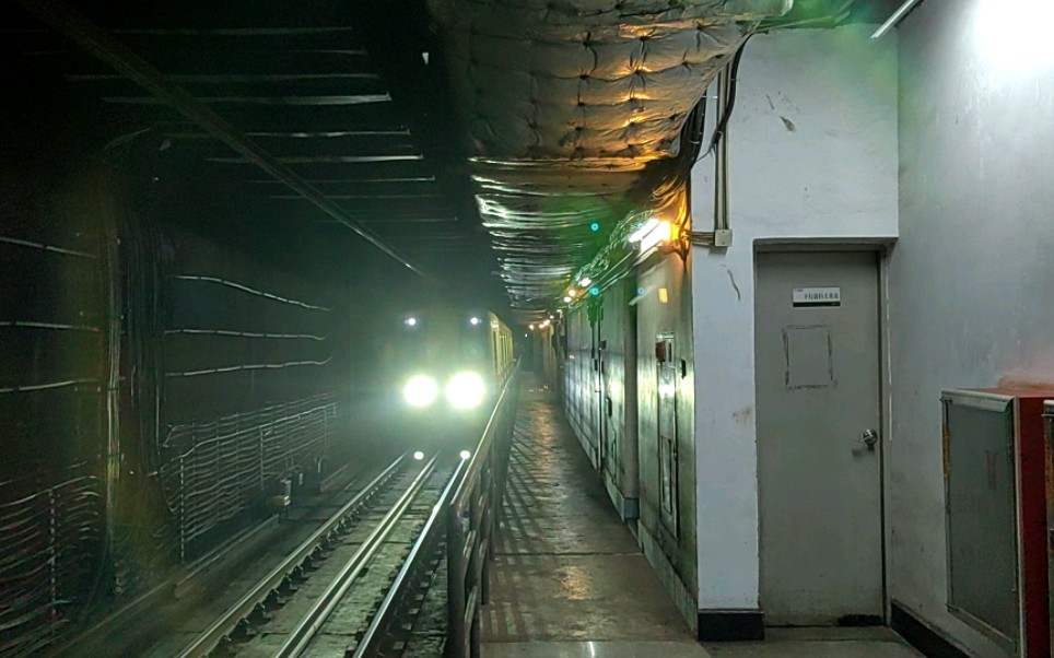 广州地铁1号线 a1永磁大西 杨箕站进站