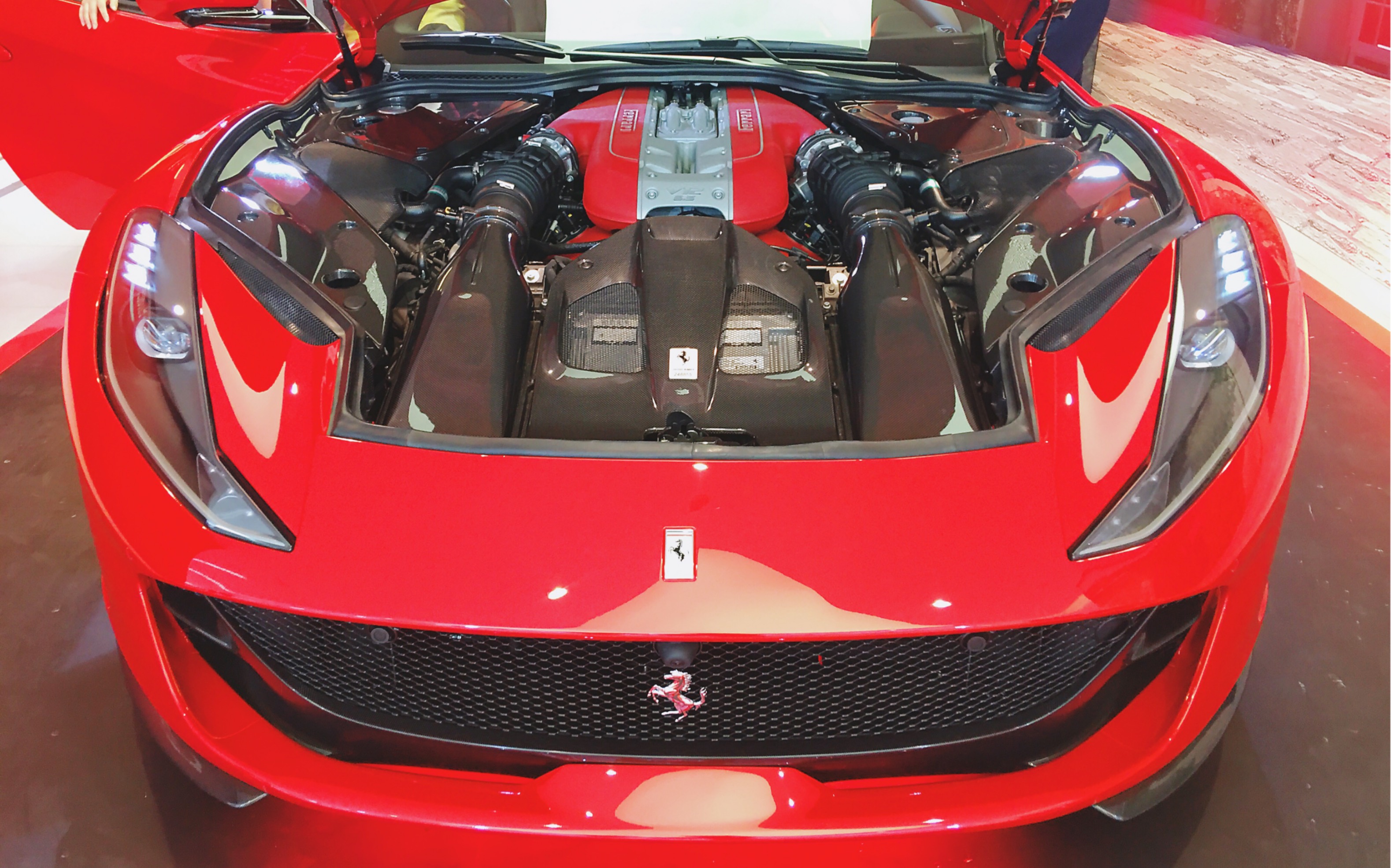 整个人都精神了!法拉利812敞篷,来了