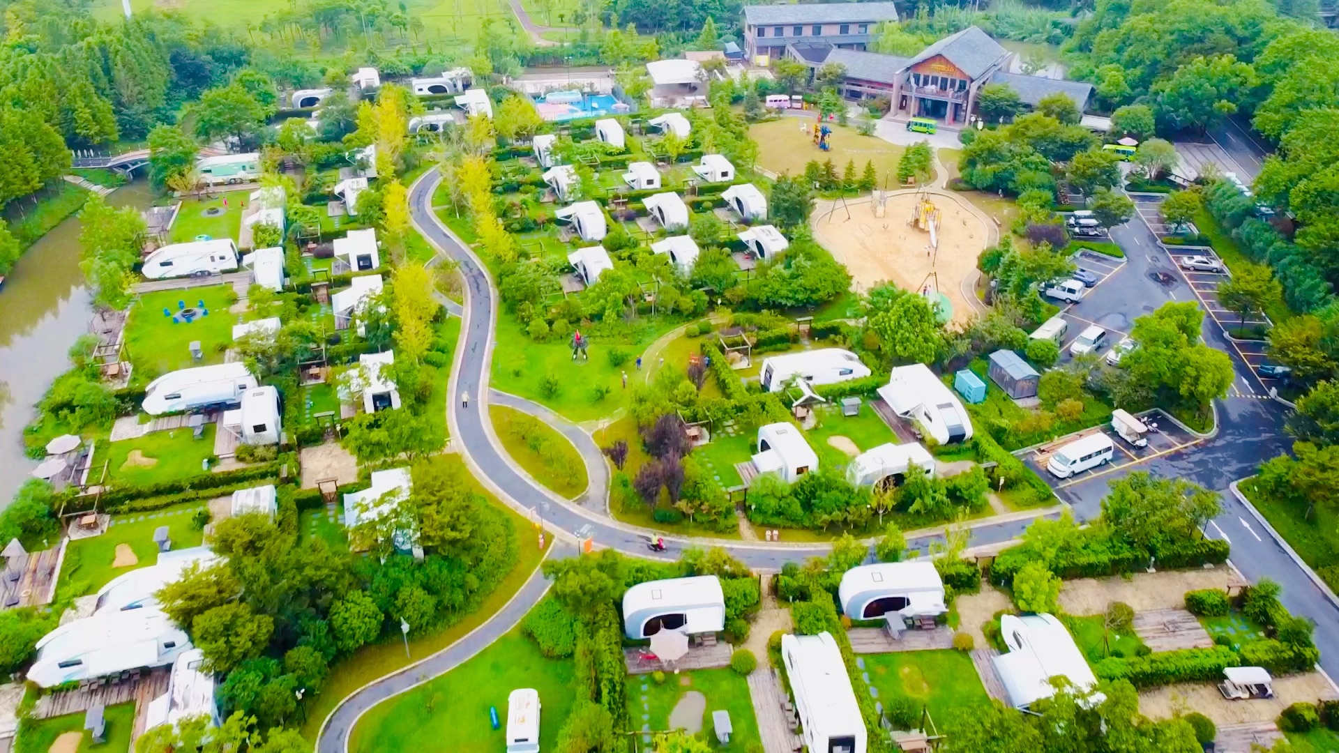 浙江嘉兴海宁盐官 开元芳草青青房车营地. 等疫情结束,露营去吗