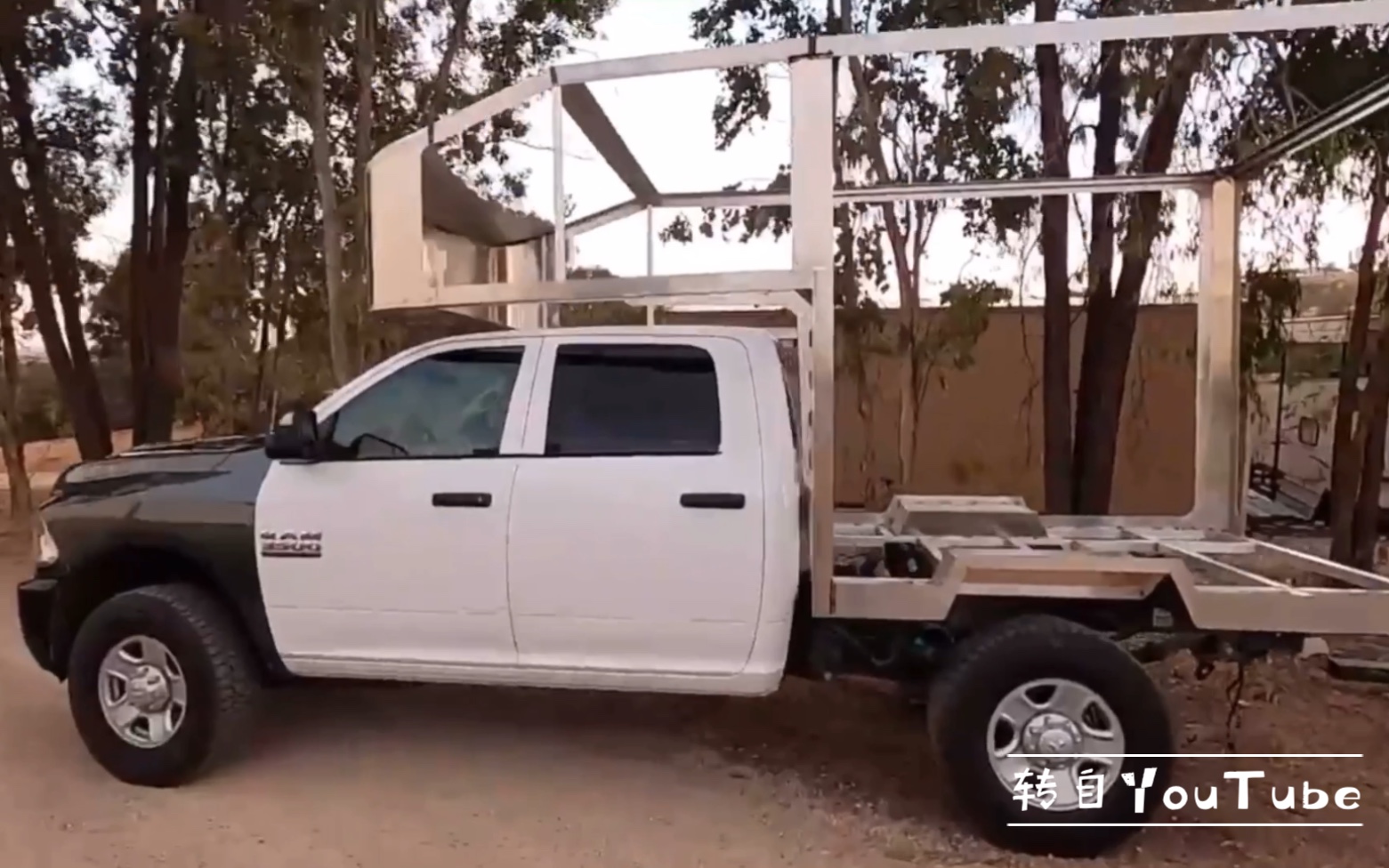 二手皮卡切了货架手把手改装成房车