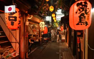 Download Video: 【4K超清】6月夜间漫步游日本东京新宿居酒屋街｜思出横丁 拍摄日期：2023.6