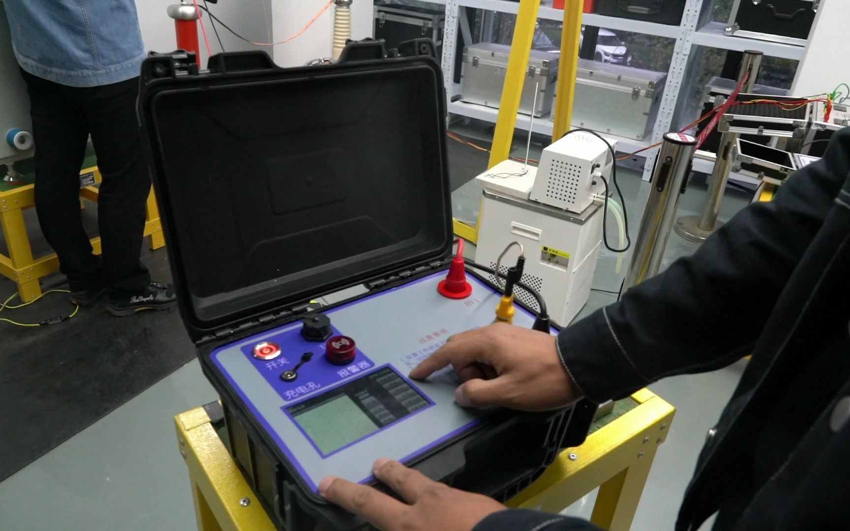 盘型瓷绝缘子快速检测装置操作演示