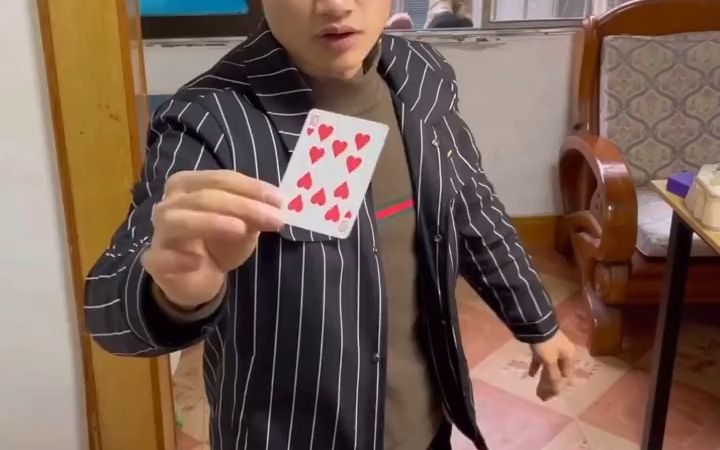 泰国网红魔术师的卡片漂浮魔术是如何飞起来的今天终于破解了