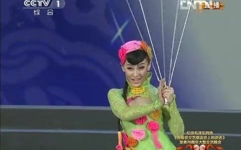 [图]杂技《花碟》表演：中国杂技团 为人民放歌