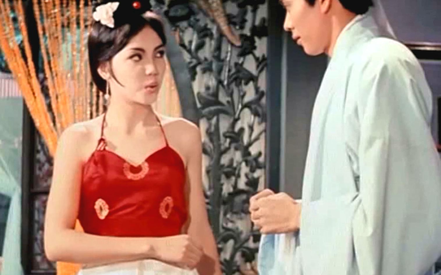 自古鬼片都有一个绝色美女,这部1970年的鬼片也不例外.哔哩哔哩bilibili