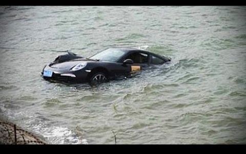 [图]【镜头记录下的那些落水汽车】[1080p]Cars in Water Accidents Caught on Cam [TNT Channel]