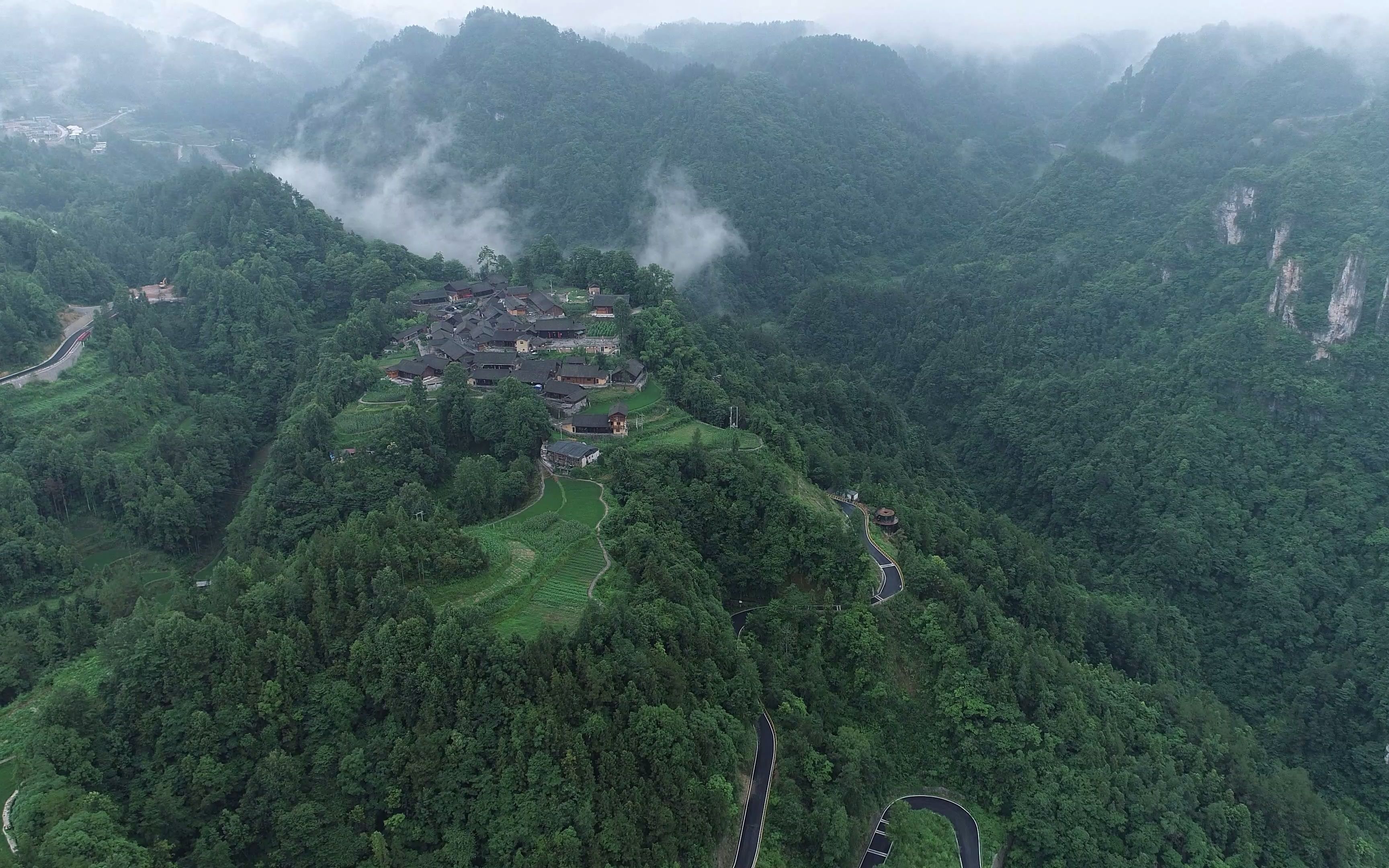 [图]十八洞村最美公路