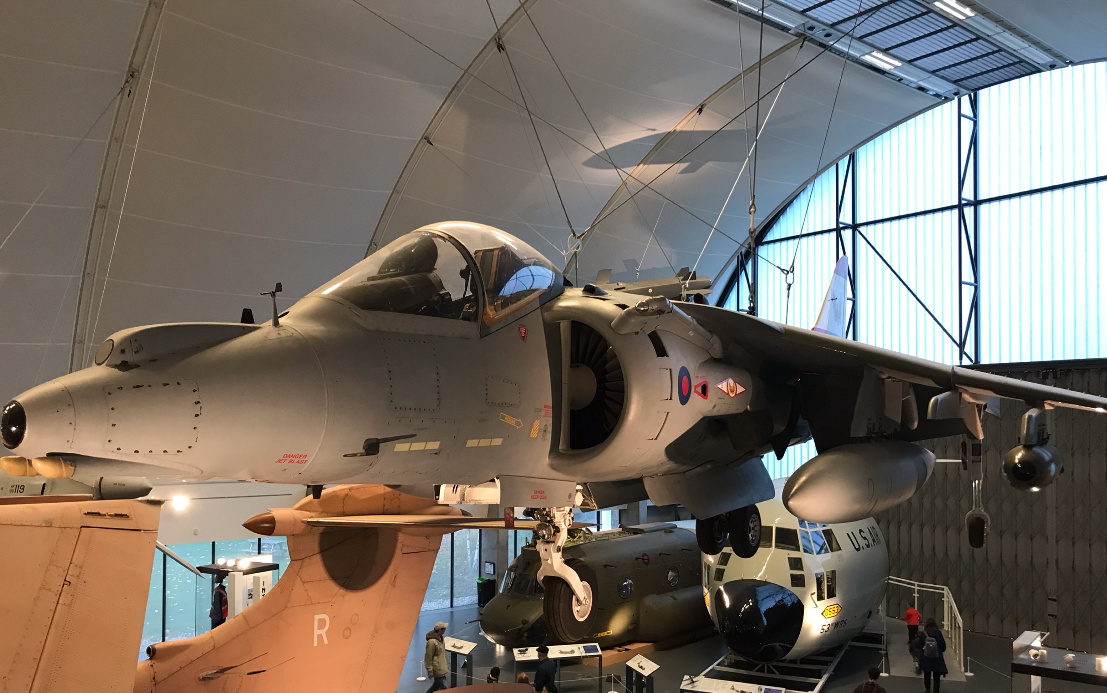 博物馆实拍:州长在真实的谎言里驾驶的同款"鹞"式垂直起降战斗机