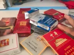 下载视频: 这是我捡的烟卡，求你们点赞吧。