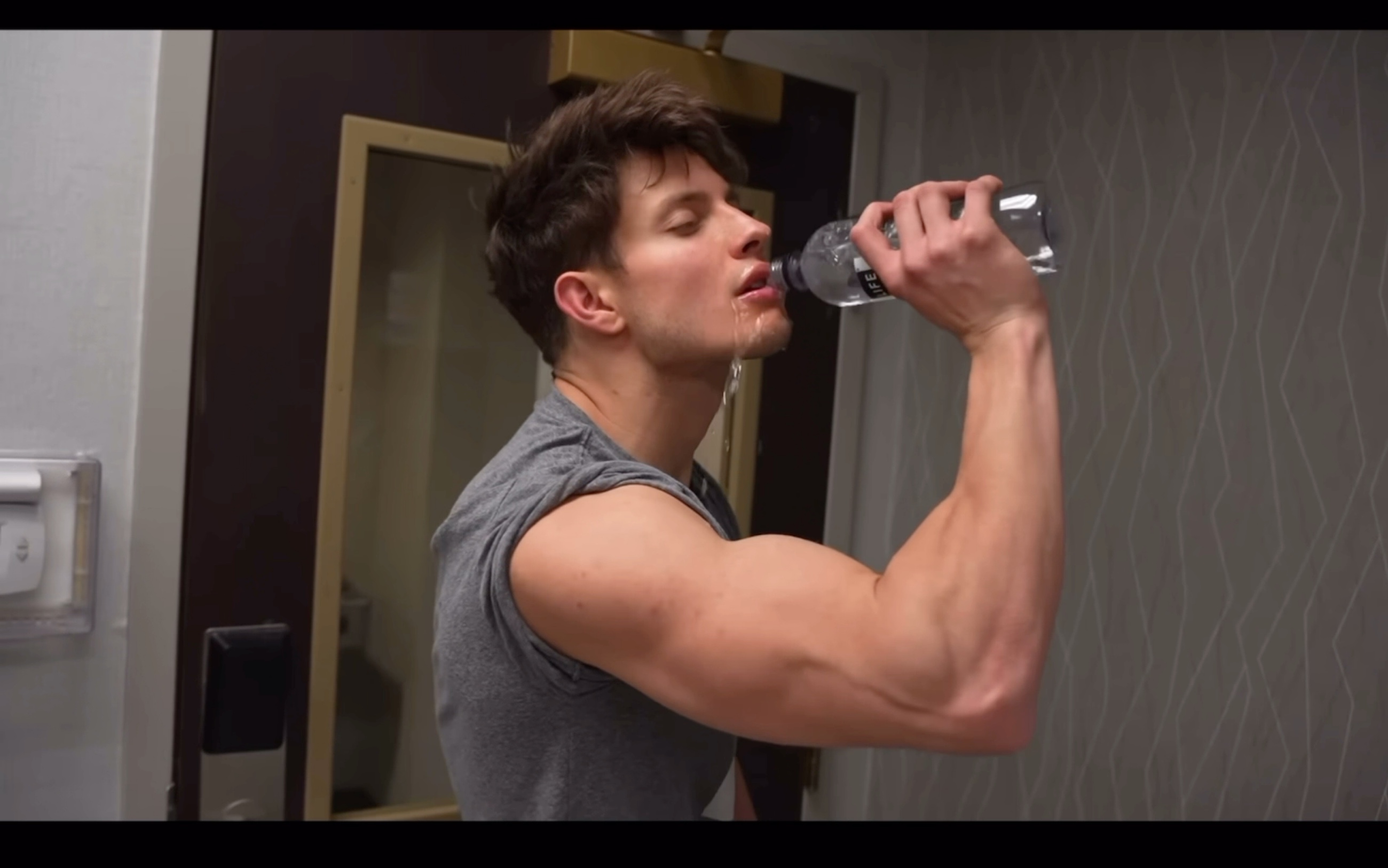 【matt rife】性张力与荷尔蒙,帅哥健身肌肉和青筋真的让我疯狂心动啊