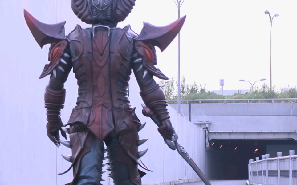 铠甲勇士拿瓦青山阔海兄弟对决后续青山打败二人后自行退去